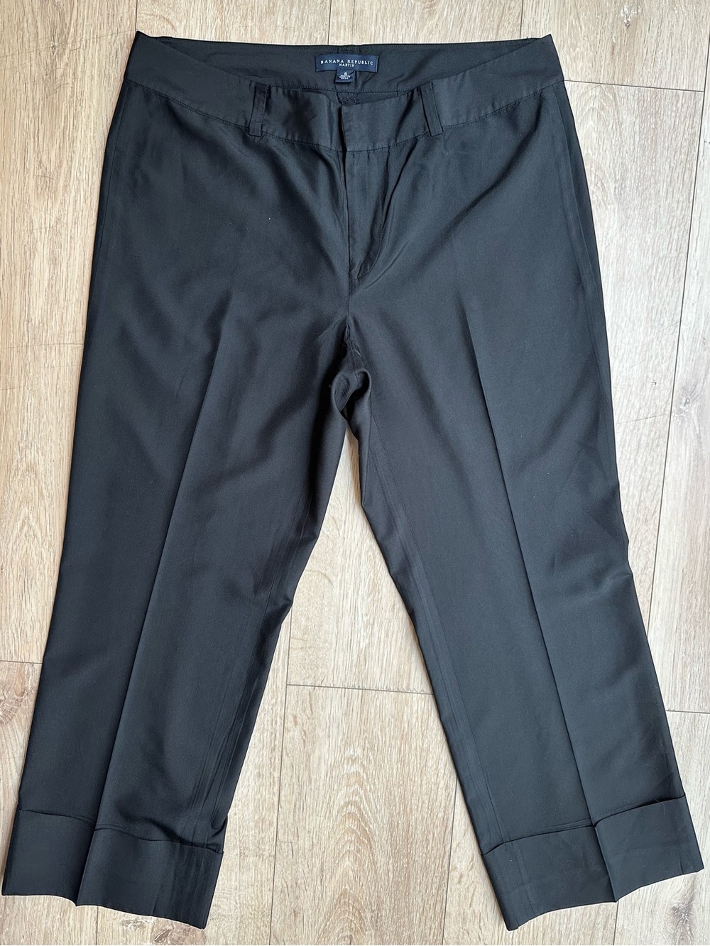 Banana Republic %100 silk Black Cuffed Crop Trousers -Martin-